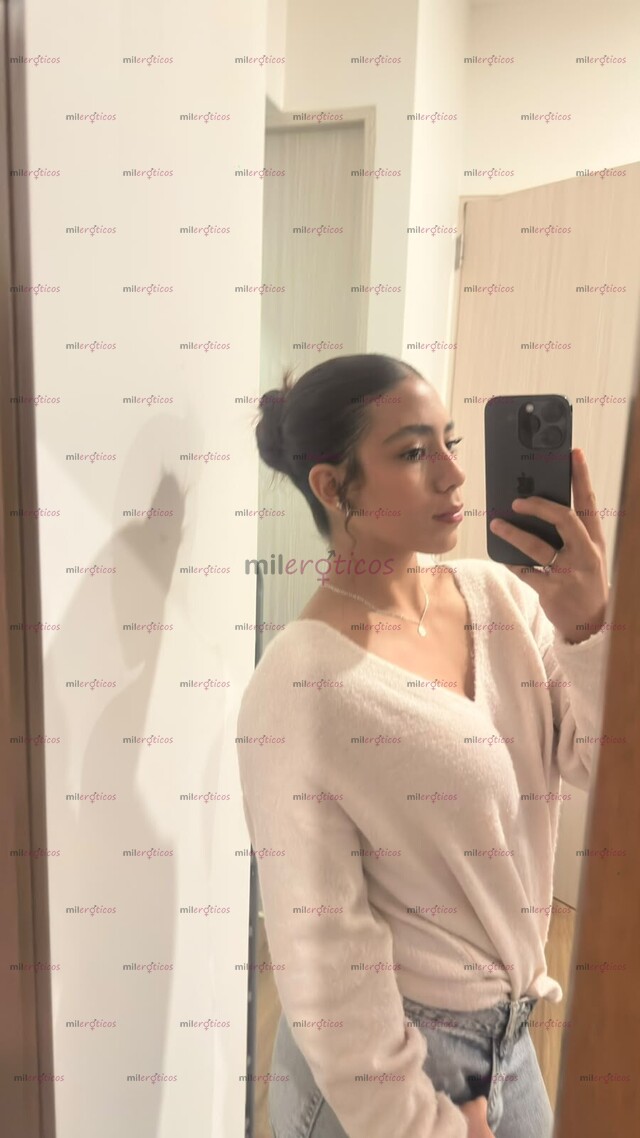 FOTOS DE MUJER JOVEN GUAPA TEZ BLANCA CADERAS PRONUNCIADAS PIERNAS ATLÉTICAS CUERPO TIPO