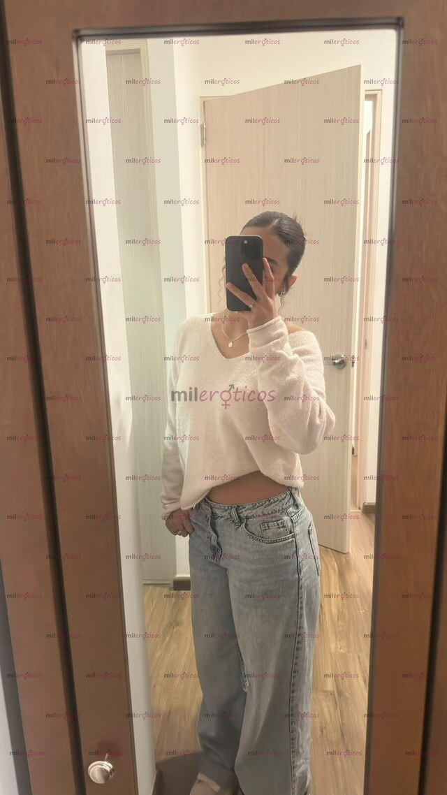 FOTOS DE MUJER JOVEN GUAPA TEZ BLANCA CADERAS PRONUNCIADAS PIERNAS ATLÉTICAS CUERPO TIPO