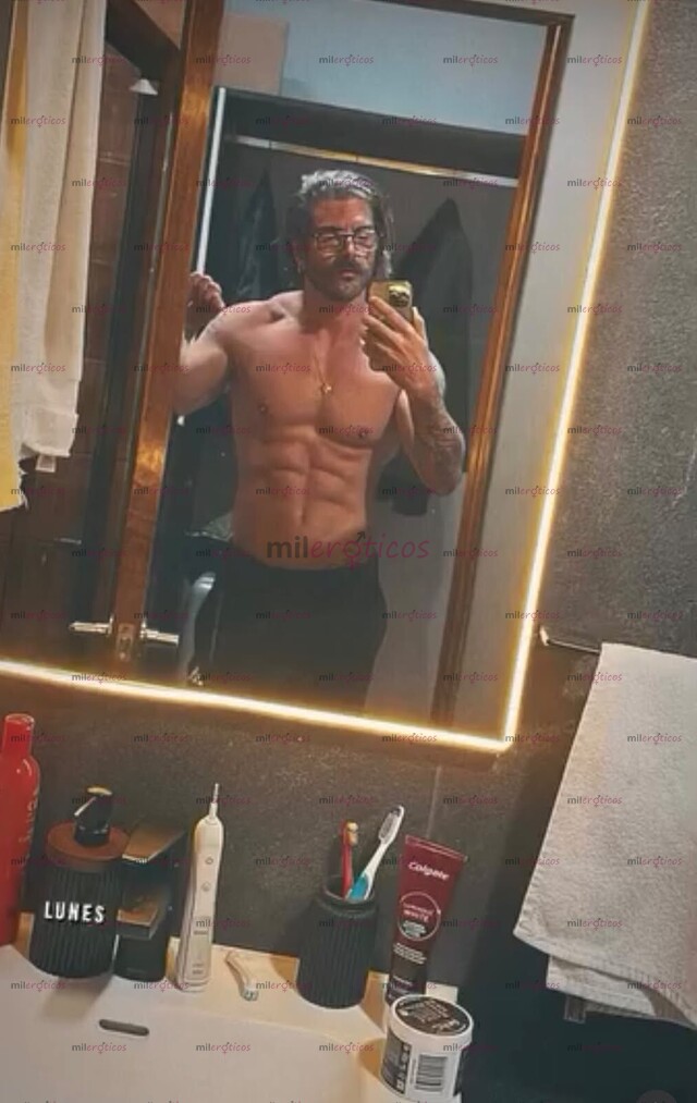 FOTOS DE UN HOMBRE DE VERDAD. URUGUAYO, JOVEN PERO MADURO, GUAPO, INTELIGENTE Y BENDECIDO