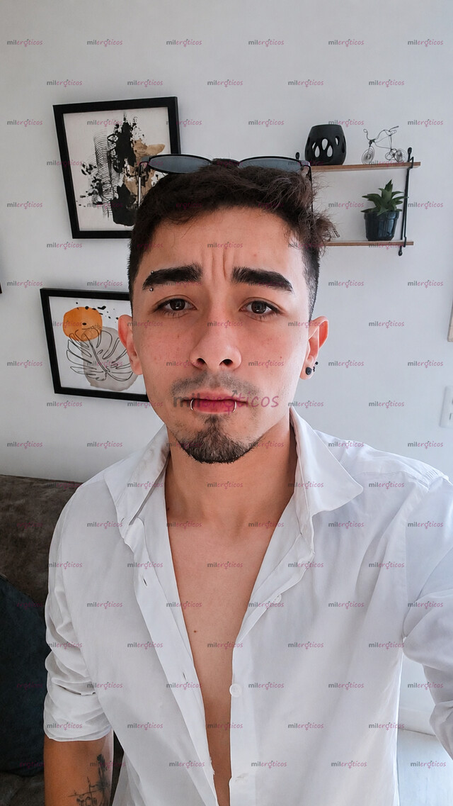 FOTOS DE JOVEN, DELGADO Y DE ESOS QUE DISFRUTAN DEJARSE LLEVAR ABSOLUTA DISCRECIÓN.