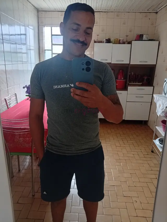 Cara alegre de bem com a vida gente boa que vai te proporcionar momentos de prazer versatil passivo topo tudo na cama sempre com respeito ao cliente s...