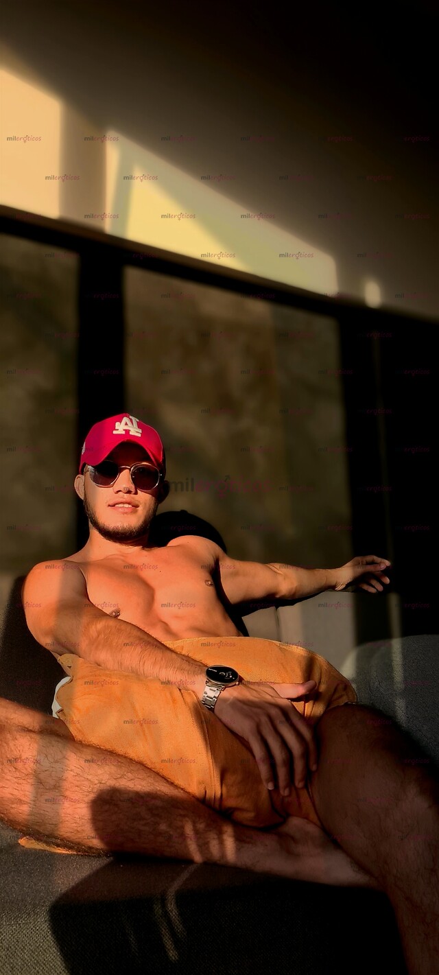 FOTOS DE FLACO ACTIVO CON LA VERGA LISTA PARA LLENARTE EL CULO DE LECHE