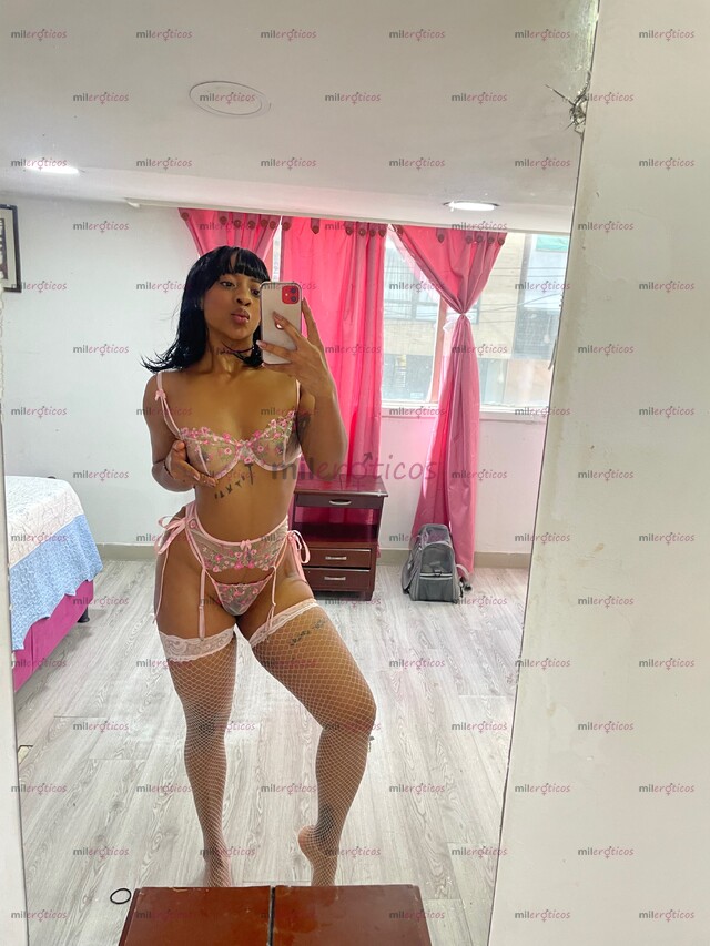 FOTOS DE ICÓNICA MORENA PERFECTA PARA HOMBRES DE BUEN GUSTO!