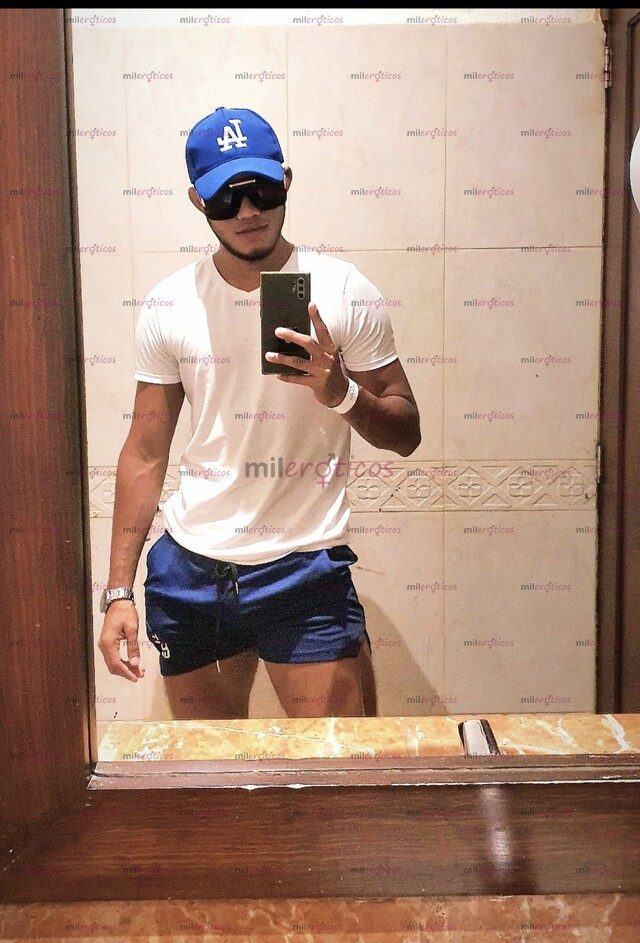 FOTOS DE FLACO ACTIVO CON LA VERGA LISTA PARA LLENARTE EL CULO DE LECHE
