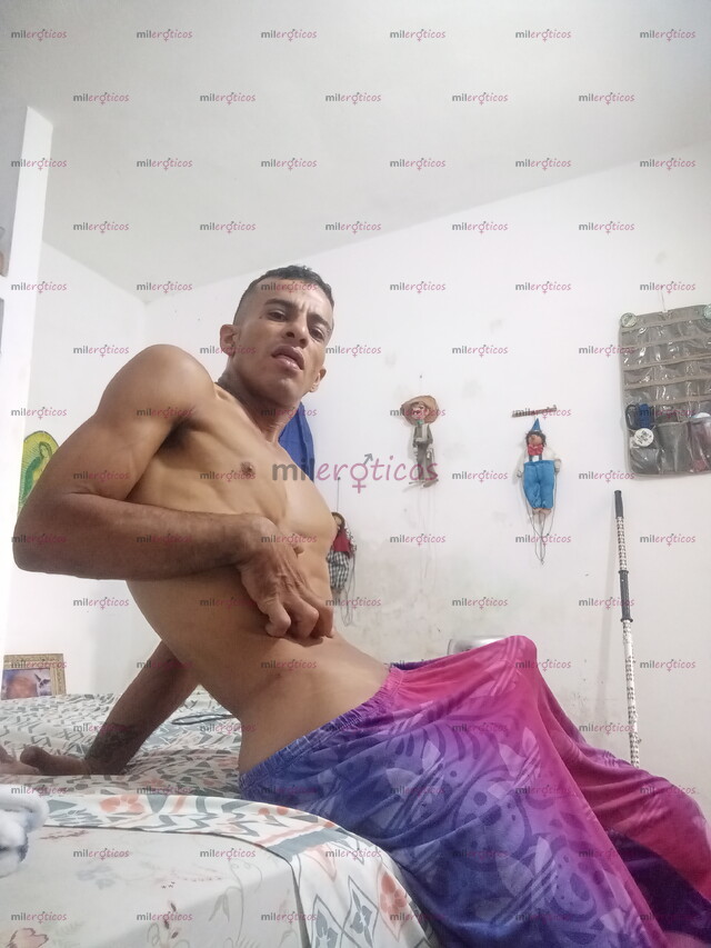 FOTOS DE CHICO MARCADO DEL GIM SERIO DISCRETO DISPUESTO A CUMPLIR TUS FANTASÍAS