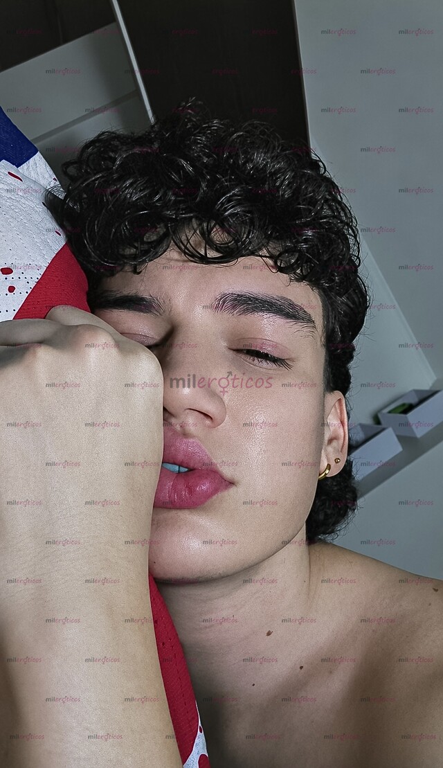 FOTOS DE AVAILABLE NOW. CHRISTOPHER BACH. ADULT CONTENT CREATOR TWINK