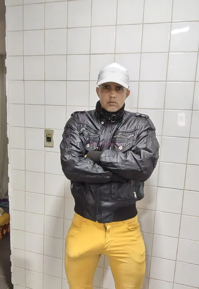 Ola me chamo gabriel brasileiro nascido no rio de janeiro 35 anos homem masculo discreto intenso e sempre pronto para proporcionar momentos inesqueciv...
