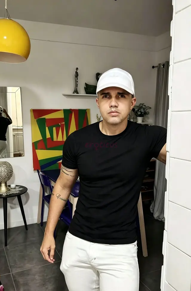 Ola me chamo gabriel brasileiro nascido no rio de janeiro 35 anos homem masculo discreto intenso e sempre pronto para proporcionar momentos inesqueciv...
