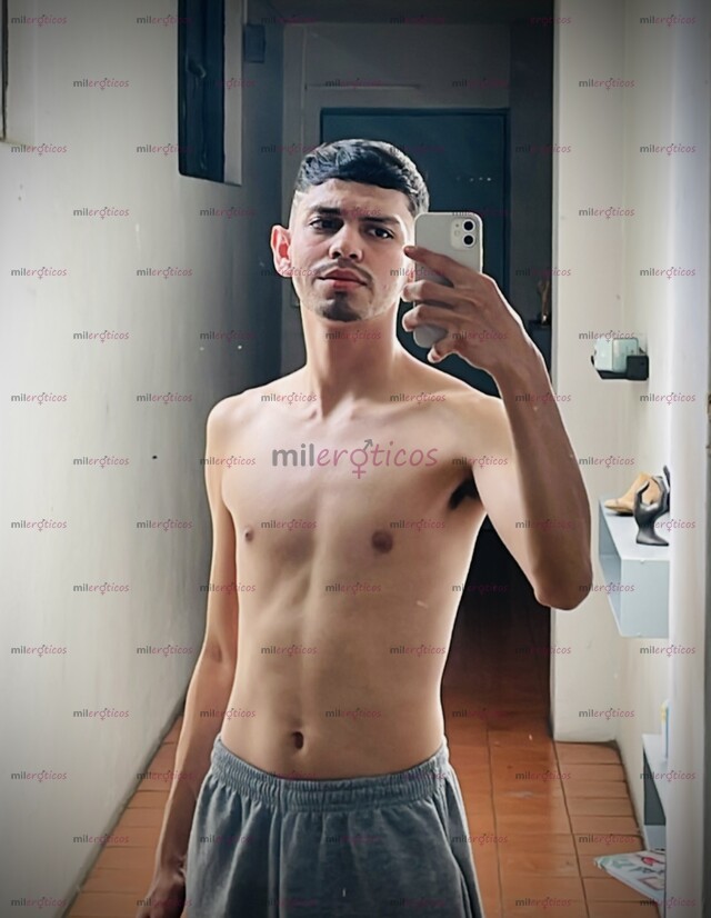 FOTOS DE TWINK PASIVO OBEDIENTE CON ALMA TRAVIESA,ENERGÍA DE SUMISIÓN ELEGANTE.