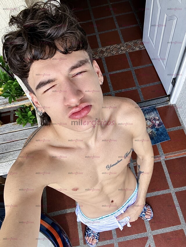FOTOS DE AVAILABLE NOW. CHRISTOPHER BACH. ADULT CONTENT CREATOR TWINK