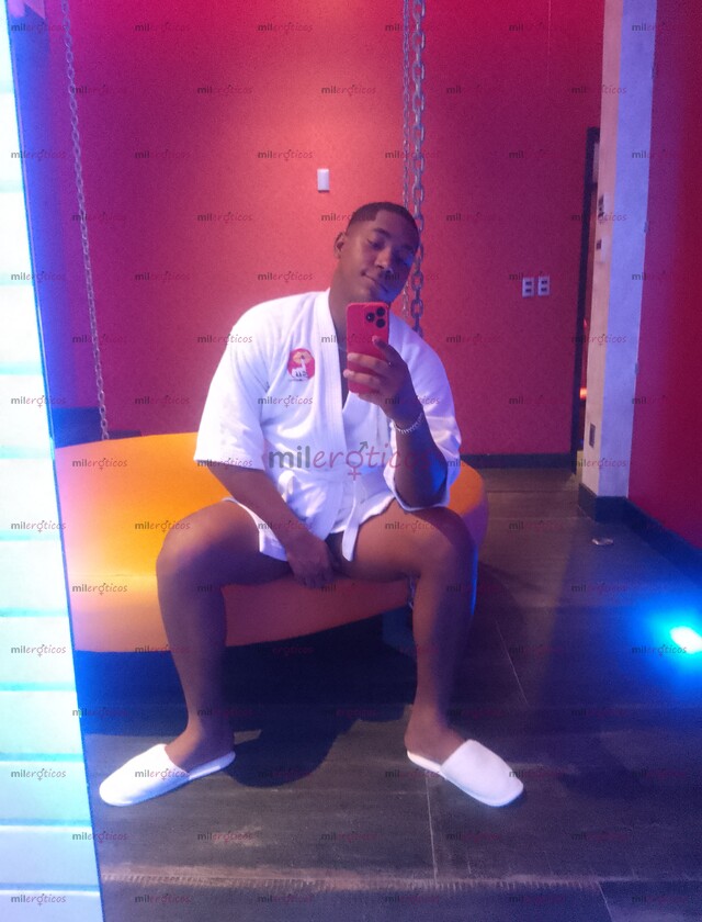 FOTOS DE MORENO CALIENTE CON GRAN ACTITUD PARA COMPLACER A LAS DAMAS