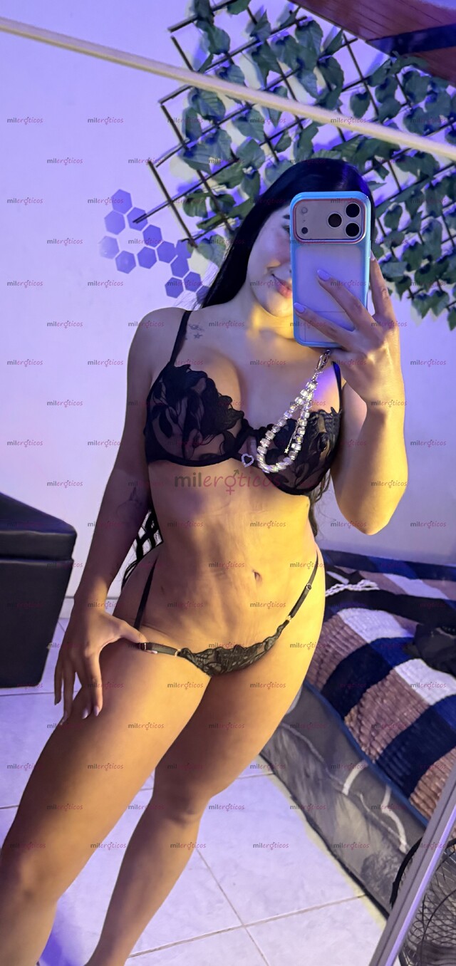 FOTOS DE HOLA, SOY MELANNY, 20 AÑOS, LATINA, CON JUGUETES