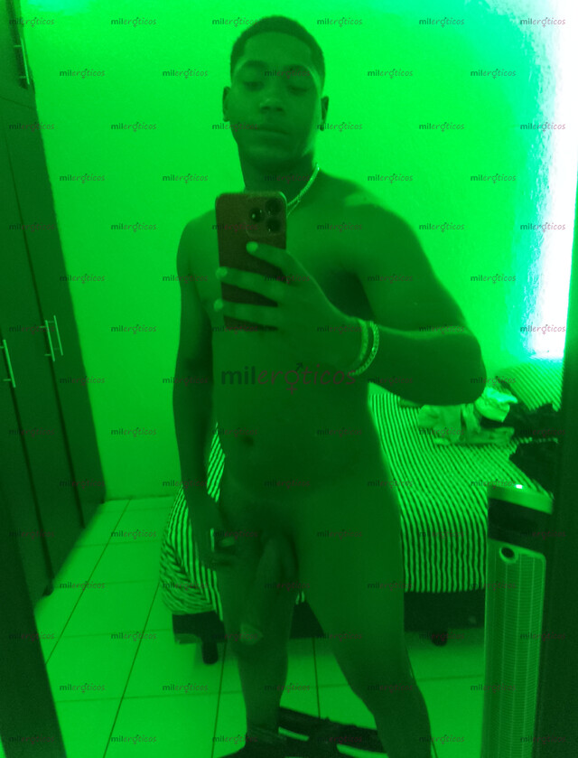 FOTOS DE MORENO CALIENTE CON GRAN ACTITUD PARA COMPLACER A LAS DAMAS