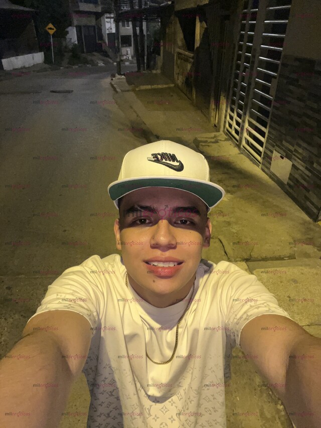 FOTOS DE JOVEN POLLO DE 19 AÑOS, UNIVERSITARIO Y MUY CALIENTE