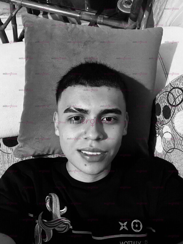 FOTOS DE JOVEN POLLO DE 19 AÑOS, UNIVERSITARIO Y MUY CALIENTE