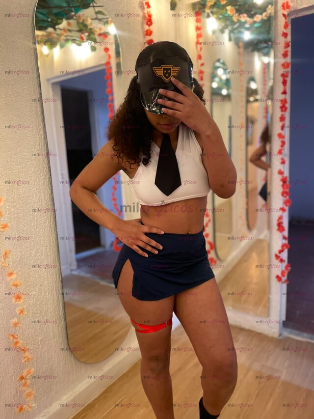 FOTOS DE ELITE SCORTS, ANDREA CHICA CULONA MORENA DE 18 AÑITOS TODO UNA POLLA