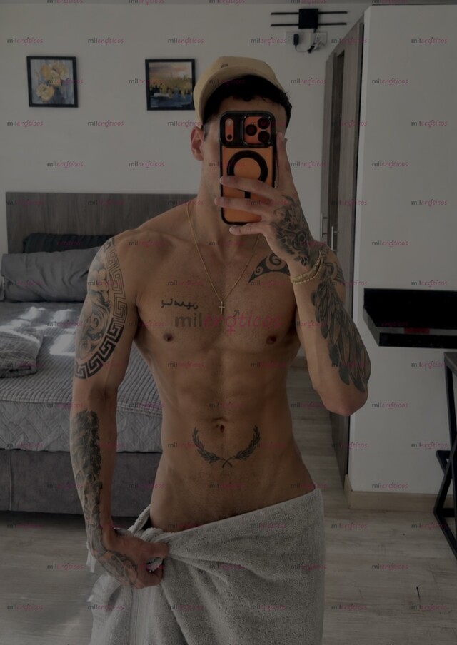 FOTOS DE DEPORTISTA TATUADO XL CON 21CM DE VERGA Y BUEN CULO MORBOSO