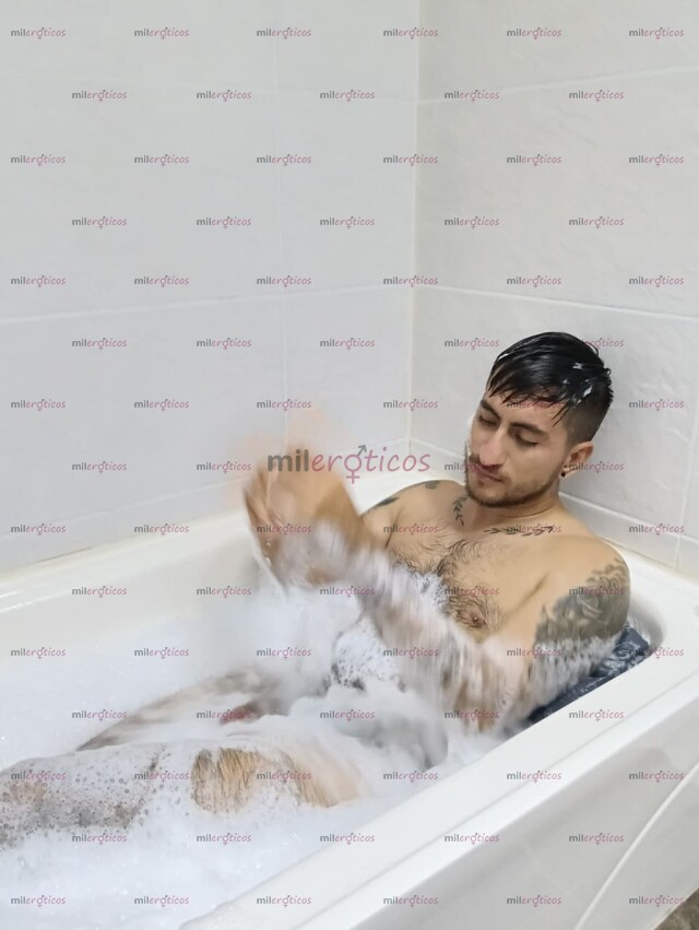 FOTOS DE ANDRES JOVEN GUAPO VARONIL EDUCADO SCORT Y MASAJISTA PROFESIONAL POCOS DIAS BGTA