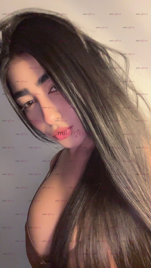 FOTOS DE MELANNY CHICA DE 20 AÑOS, BLANQUITA, CON JUGUETES
