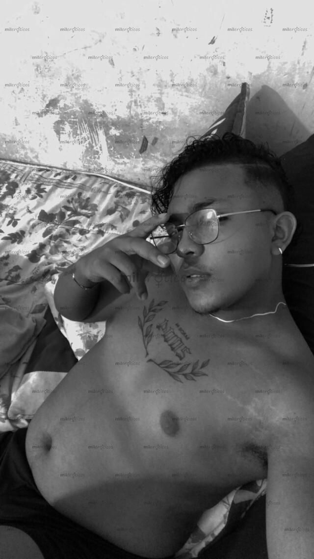 FOTOS DE JOVEN UNIVERSITARIO MORENO, DISPONIBLE ESCRÍBEME