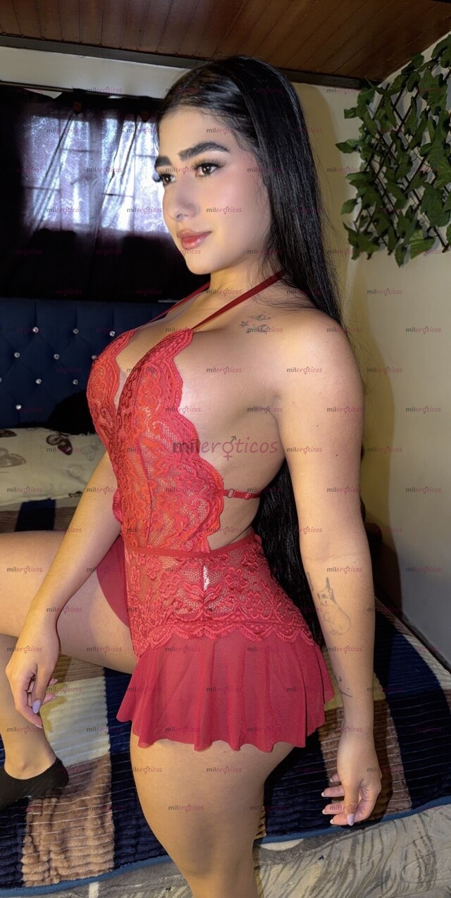 FOTOS DE MELANNY CHICA DE 20 AÑOS, BLANQUITA, CON JUGUETES