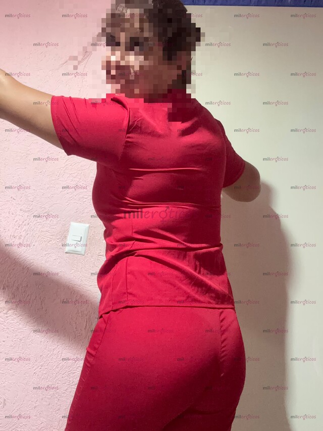 FOTOS DE MASAJISTA RELAJANTE COMPLACIENTE DISFRUTA DE UN DESESTRES