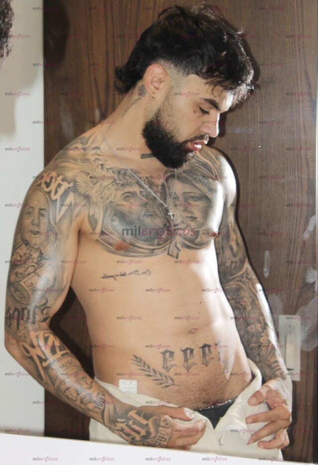 FOTOS DE MACHO DOTADO EXCLUSIVO DISCRETO DISPUESTO A COMPLACERTE TODAS TUS FANTASÍAS