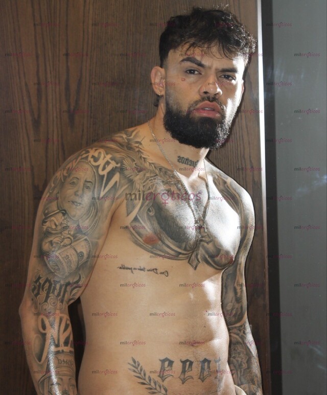 FOTOS DE MACHO DOTADO EXCLUSIVO DISCRETO DISPUESTO A COMPLACERTE TODAS TUS FANTASÍAS