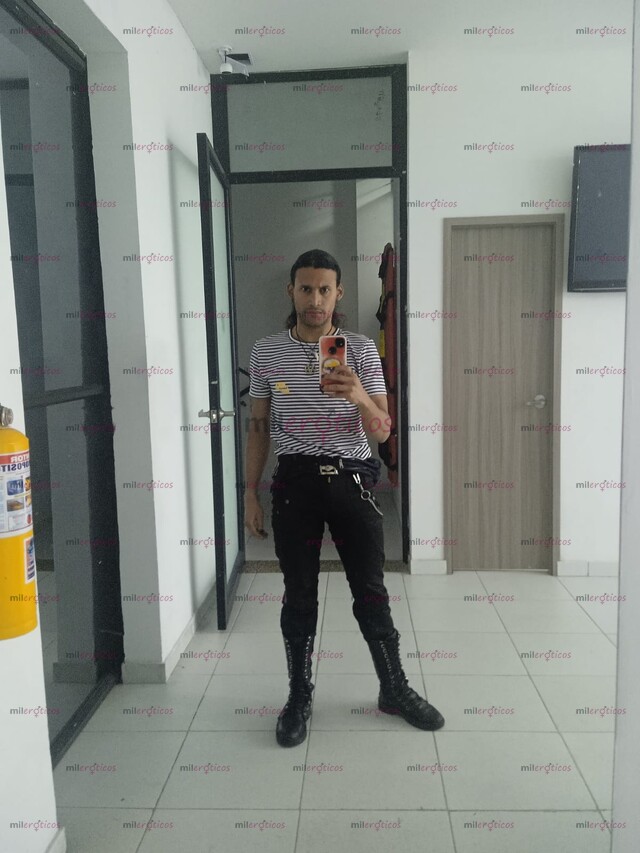 FOTOS DE GIGOLO ACOMPAÑANTE DE DAMAS Y PAREJAS, SOLO MUJERES Y PAREJAS