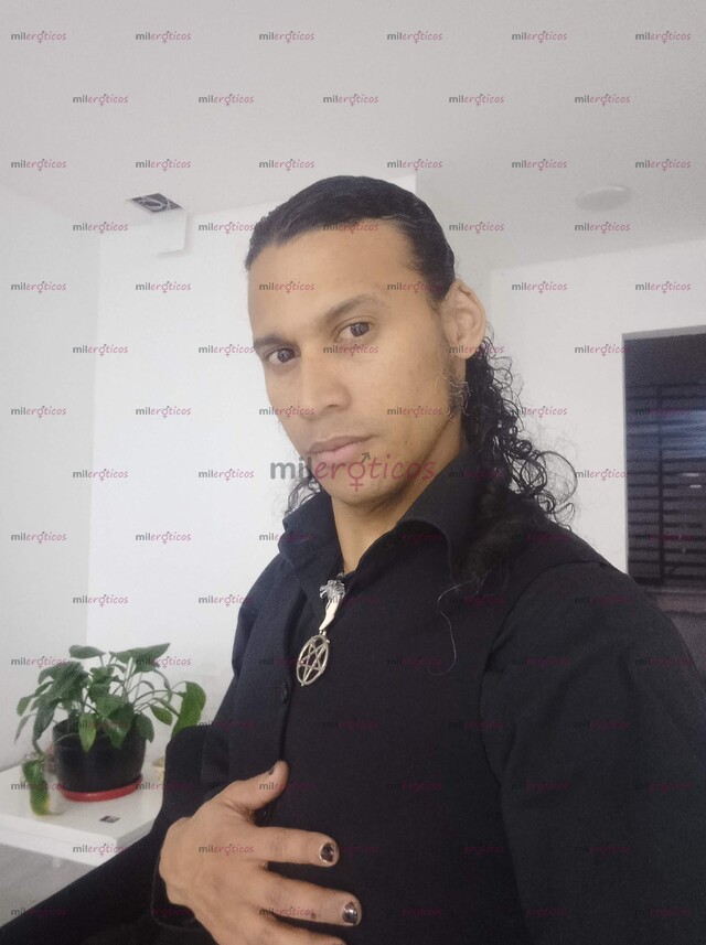 FOTOS DE GIGOLO ACOMPAÑANTE DE DAMAS Y PAREJAS, SOLO MUJERES Y PAREJAS