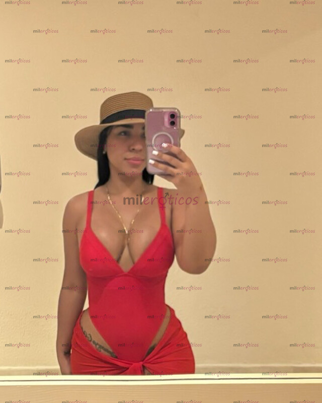 FOTOS DE SOY UNA MORENA, FEMENINA Y MUY SENSUAL CON CURVAS PRONUNCIADAS, CON UNA PERSONA