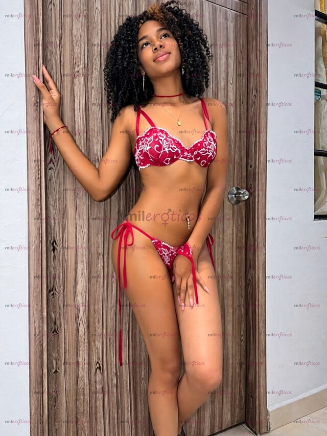 FOTOS DE MORENITA PELI NEGRA 18 AÑOS TAL CUAL COMO EN LA FOTO