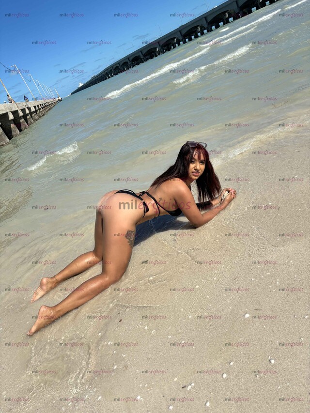 FOTOS DE PETIT Y LUJURIOSA, ESTRENANDOME, APRIETO... UFFF !COMO NINGUNA! MUY NALGONA !
