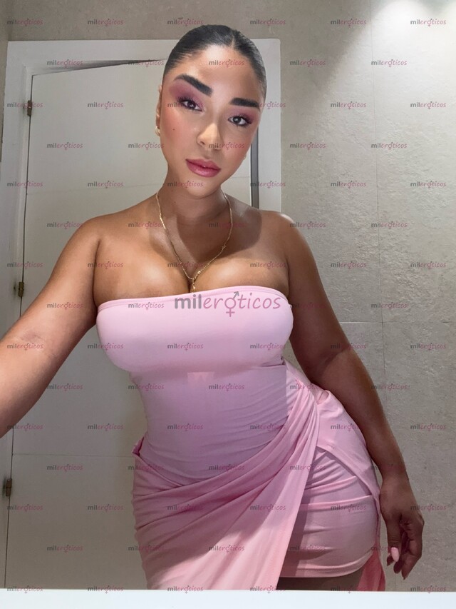 FOTOS DE SOY UNA MORENA, FEMENINA Y MUY SENSUAL CON CURVAS PRONUNCIADAS, CON UNA PERSONA