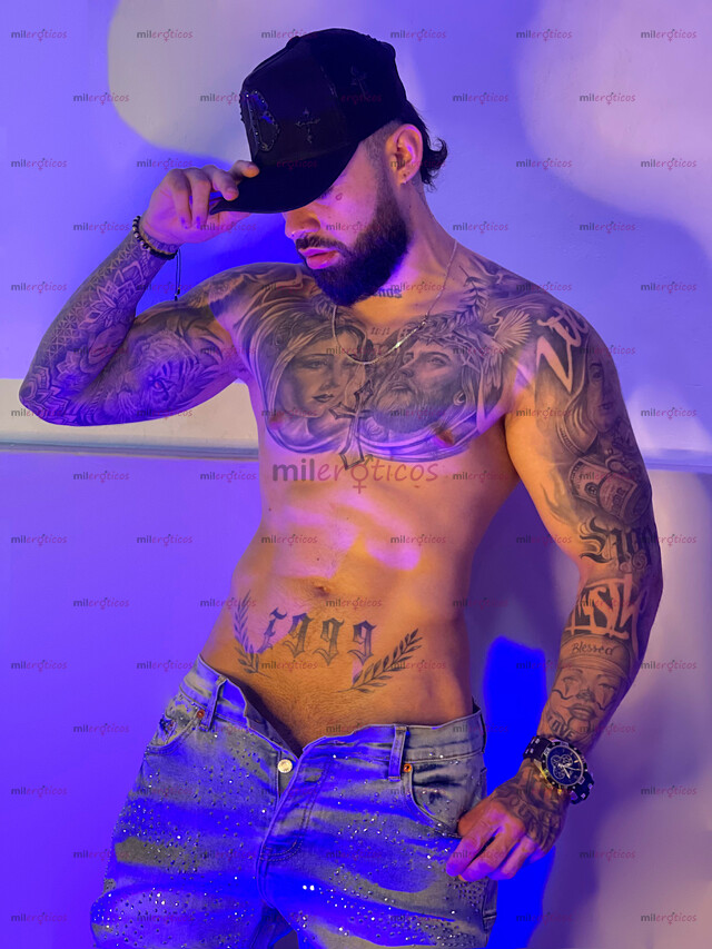 FOTOS DE MACHO DOTADO EXCLUSIVO DISCRETO DISPUESTO A COMPLACERTE TODAS TUS FANTASÍAS