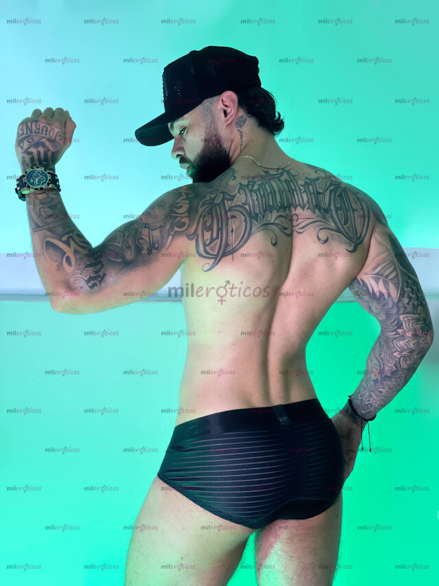FOTOS DE MACHO DOTADO EXCLUSIVO DISCRETO DISPUESTO A COMPLACERTE TODAS TUS FANTASÍAS