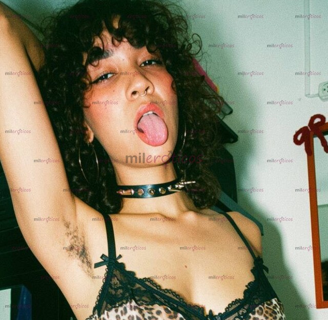 FOTOS DE PUTA, FLACA Y PELUDITA DISPONIBLE PARA DISFRUTAR DE UNA RICA PAJA VIRTUAL,