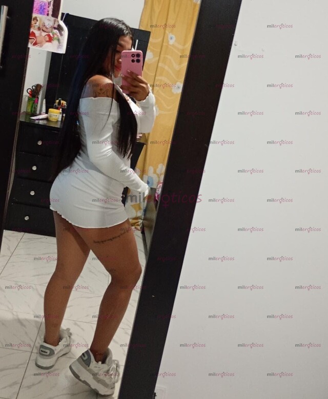 FOTOS DE KIARA TATUADITA CON CARA DE DIABLA Y DELICIOSA FIGURA COMPLACIENTE