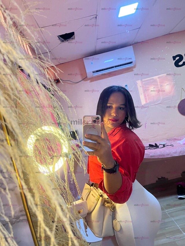 FOTOS DE HOLA LLEGÓ LUISA CON UNA COLA SÚPER GRANDE UNIVERSITARIA