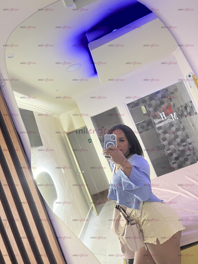 FOTOS DE HOLA LLEGÓ LUISA CON UNA COLA SÚPER GRANDE UNIVERSITARIA