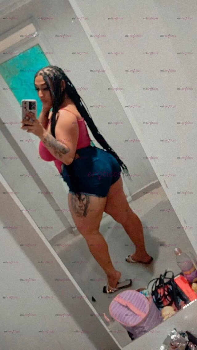 FOTOS DE HILARY HERMOSA NENA CURVILÍNEA DE SENOS GRANDES