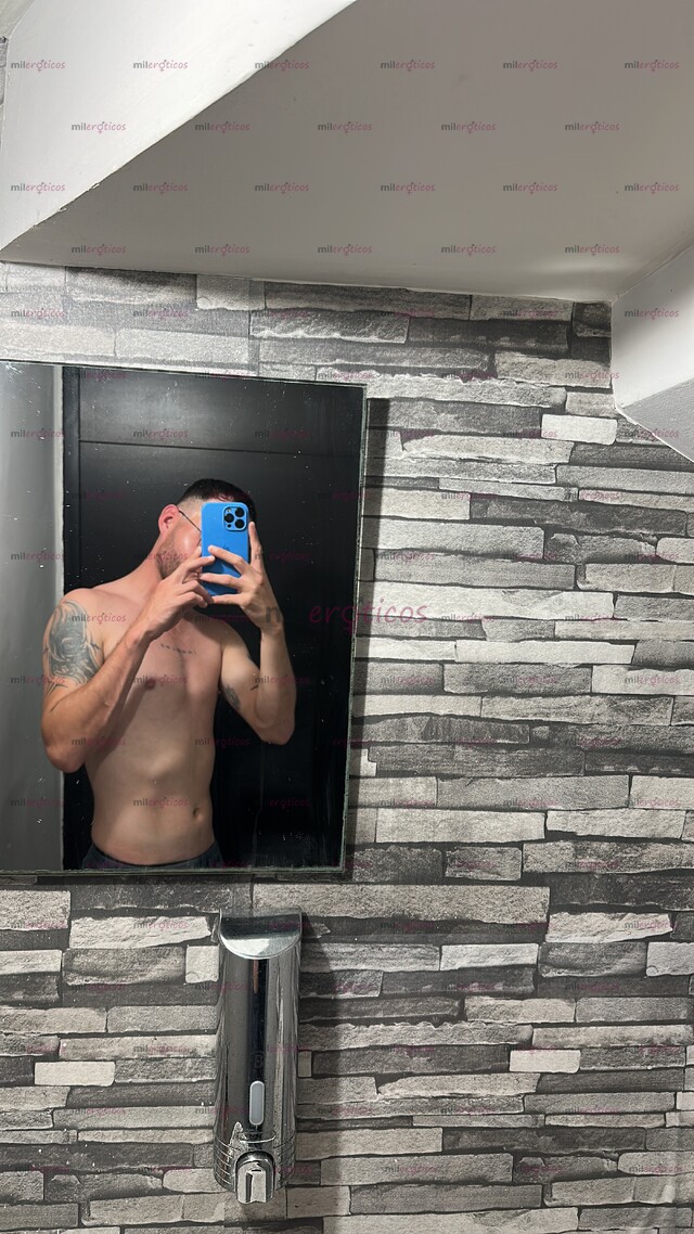 FOTOS DE MAX, CHICO BLANCO, DELGADO Y MUY ATRACTIVO PARA TI!