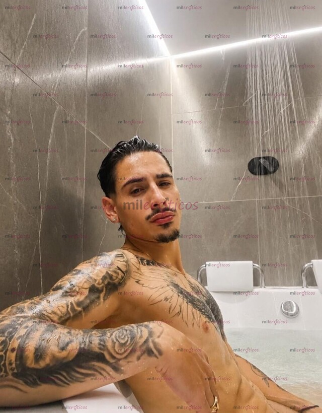 FOTOS DE JUANSE FISIOTERAPEUTA Y MASAJISTA PROFESIONAL ,TATUADO , COMPLACIENTE S.G