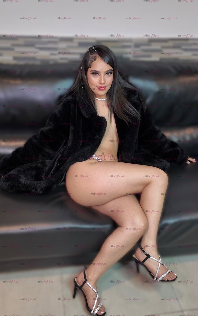 FOTOS DE LESLY FLACA PELINEGRA DE 18 AÑOS, DE MIRADA ENCANTADORA, MENTE ABIERTA