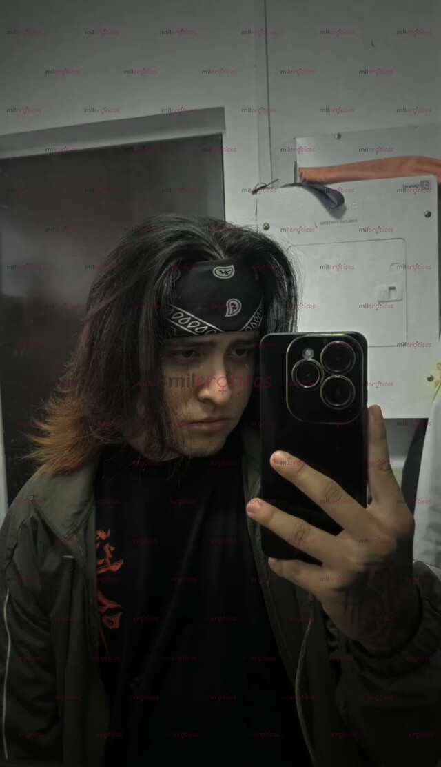 FOTOS DE JOVEN DE CABELLO LARGO, TATUADO, 21 AÑOS