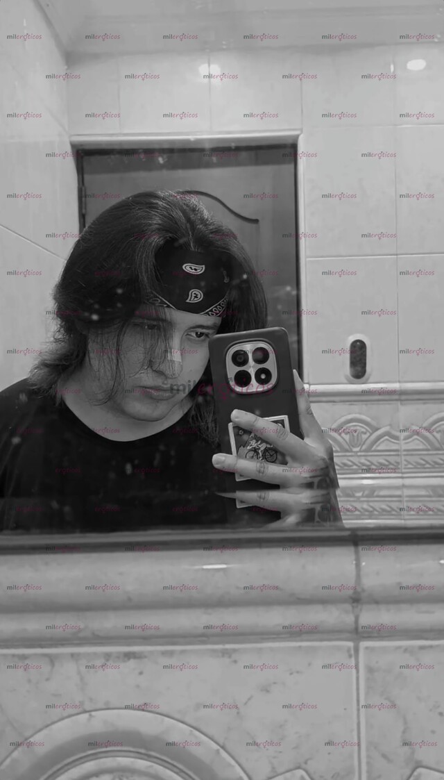FOTOS DE JOVEN DE CABELLO LARGO, TATUADO, 21 AÑOS
