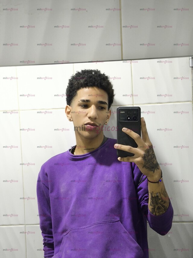 FOTOS DE MORENITO JOVEN DE 22 AÑOS CON BUEN TAMAÑO