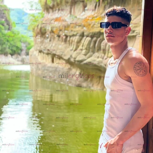 FOTOS DE JOVEN DOMINANTE ALTO BIEN ERECTO Y DOTADO MUY COMPLACIENTE