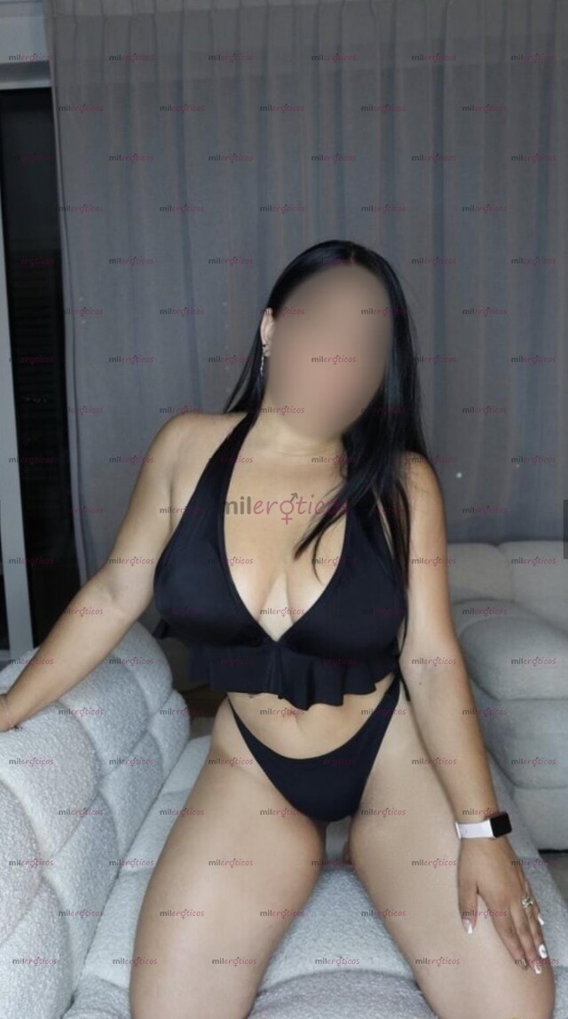 FOTOS DE EMILY UNA HERMOSA CHICA CON UN CUERPO ESPECTACULAR Y GRANDES SENOS
