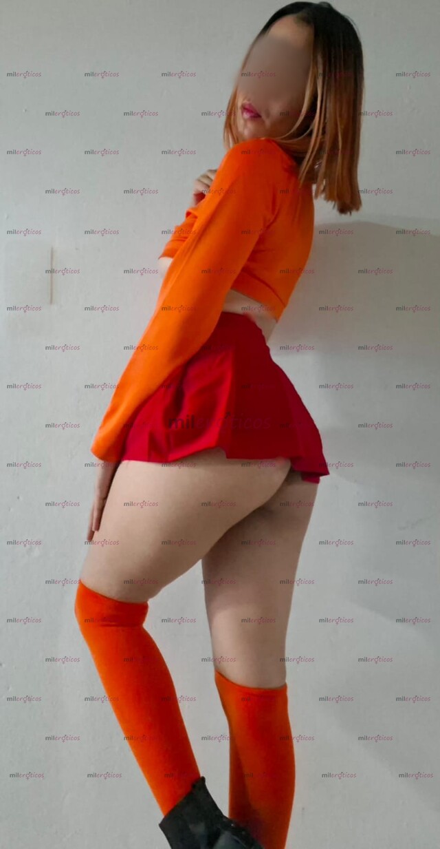FOTOS DE LAURA, UNA FLACA BIEN ARRECHITA Y EXPERTA EN LA SATISFACCIÓN MASCULINA.